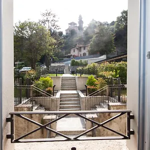 casa-julia.it-lombardy.com/